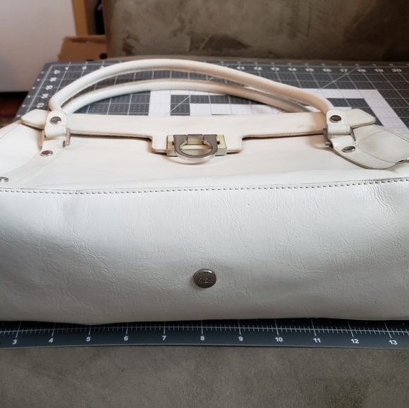 Gorgeous Ri2k Winter White Purse - Picture 8 of 9